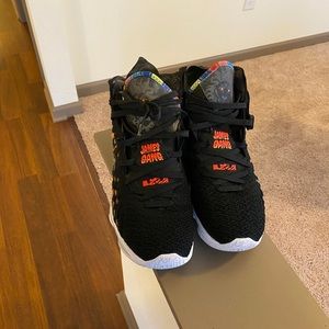Nike LeBron 17James gang
